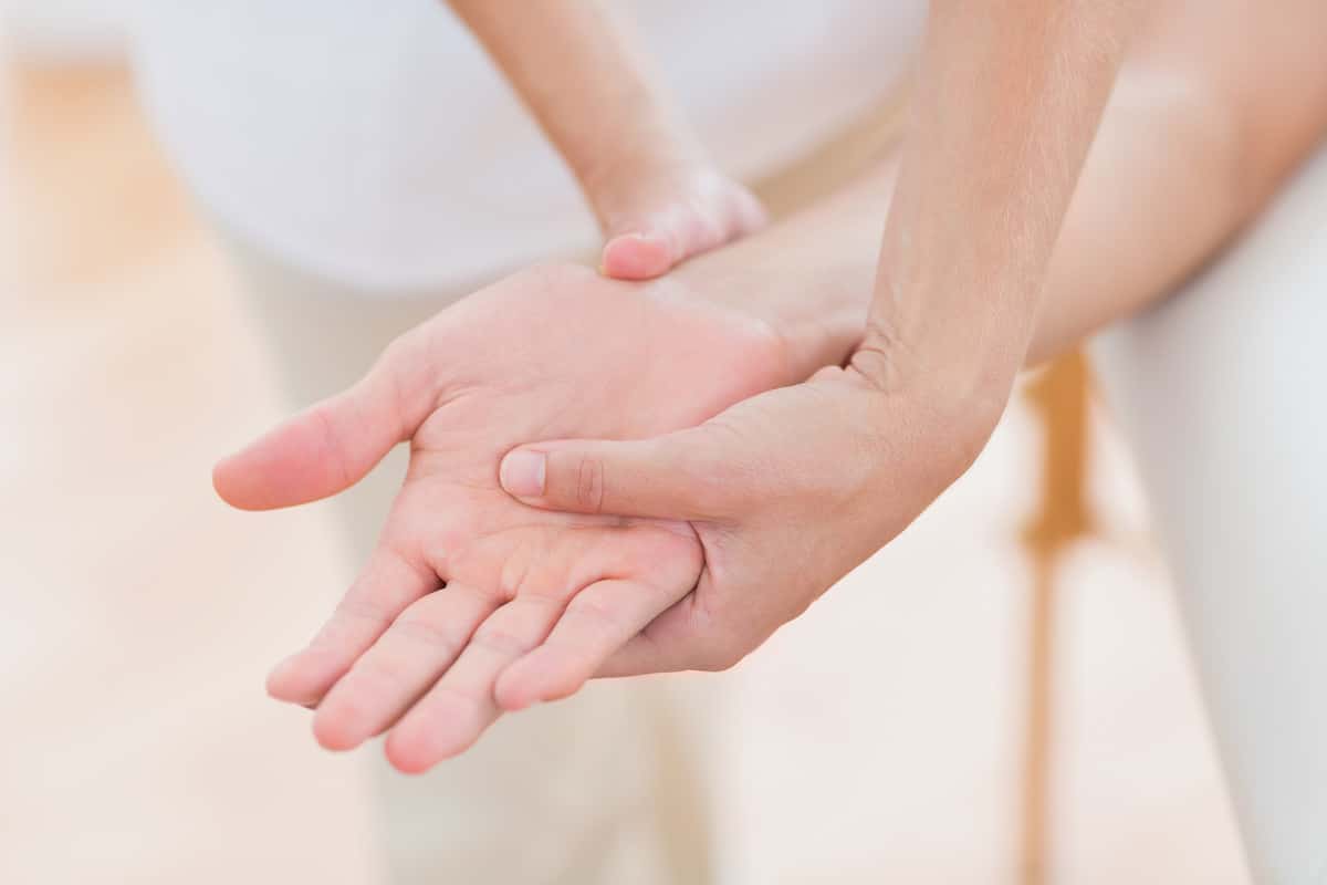 Hand Therapist